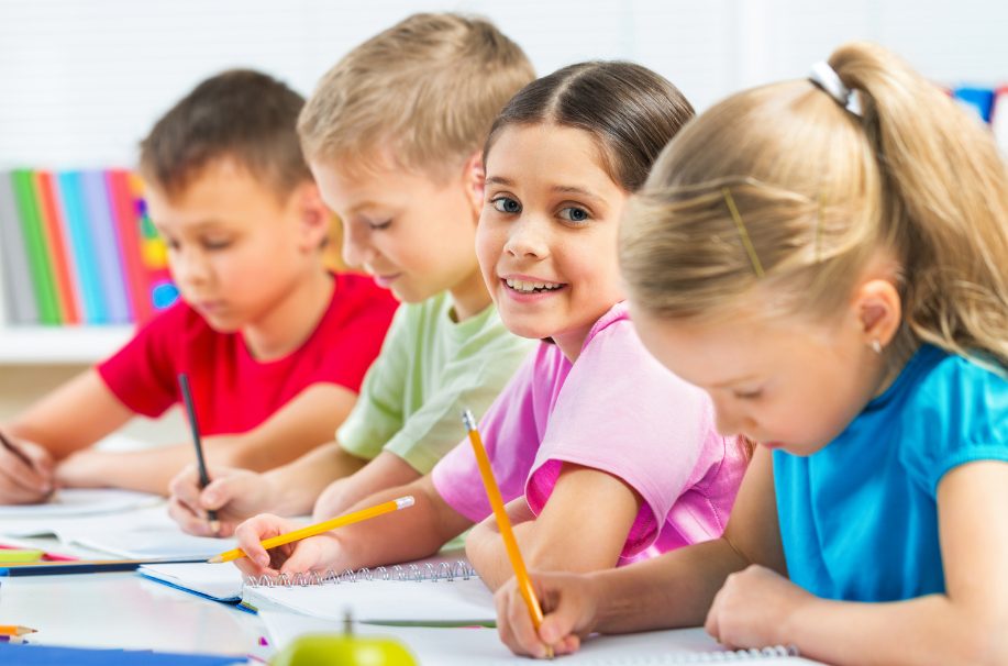 photo d'enfant lors d'un soutien scolaire