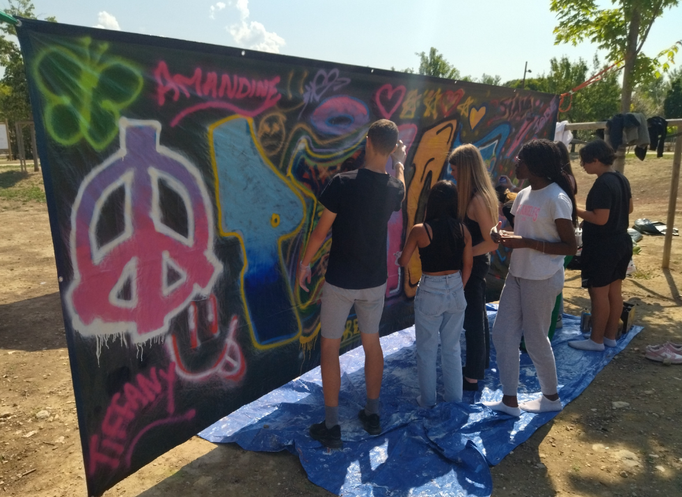 Photo du tag réaliser par les adolescents LVEF, pour une activité autour du graffiti au parc de la Mugel à La Ciotat, à l'aide d'un artiste grapheur