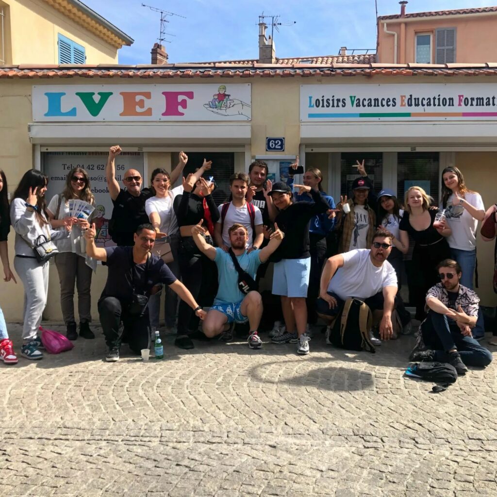 équipe animateur LVEF, en face du bureau de l'association LVEF 62 rue Bouronne La Ciotat